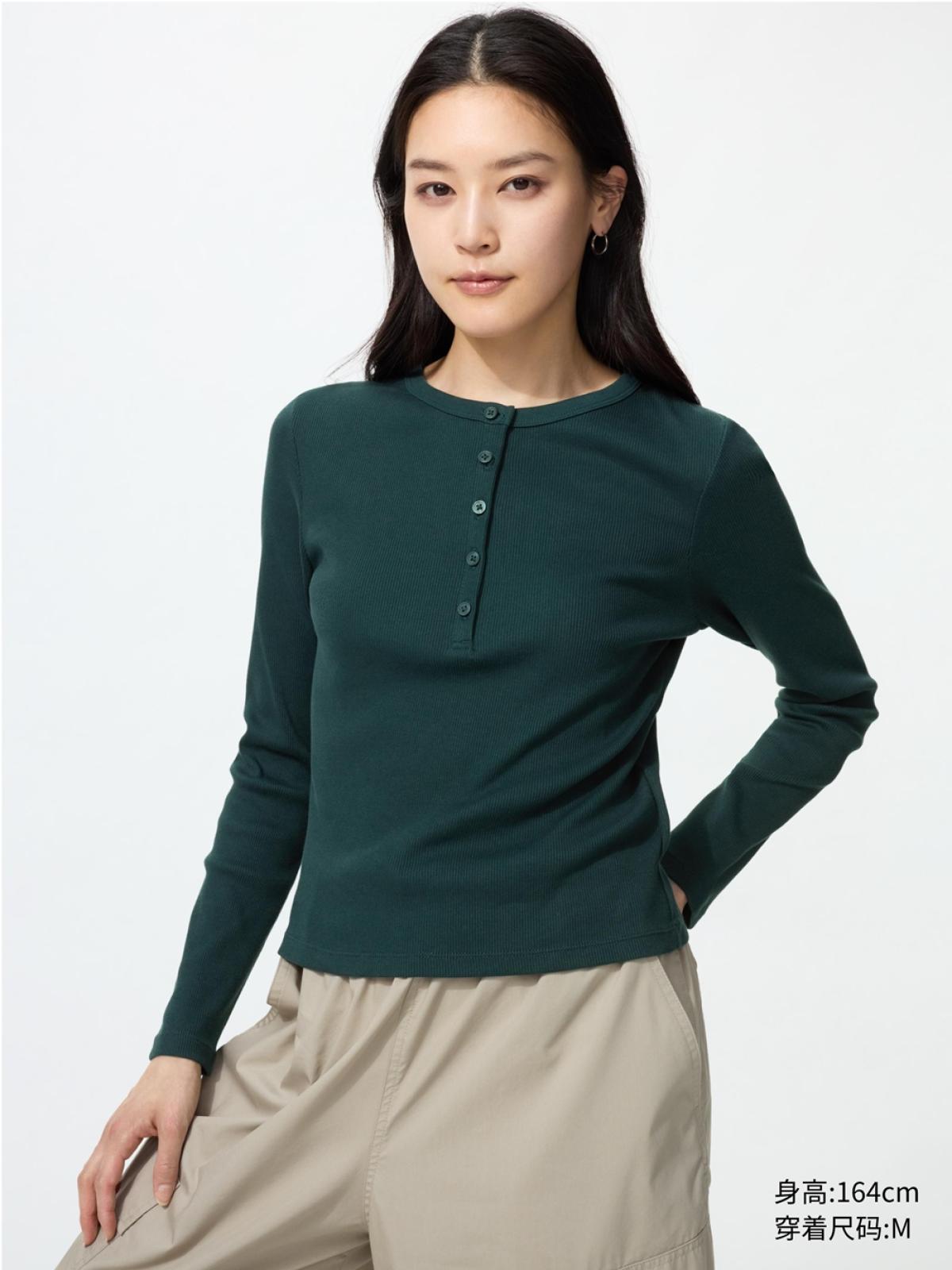 UNIQLO Лонгслив в рубчик с воротником хенли, приталенный укороченный