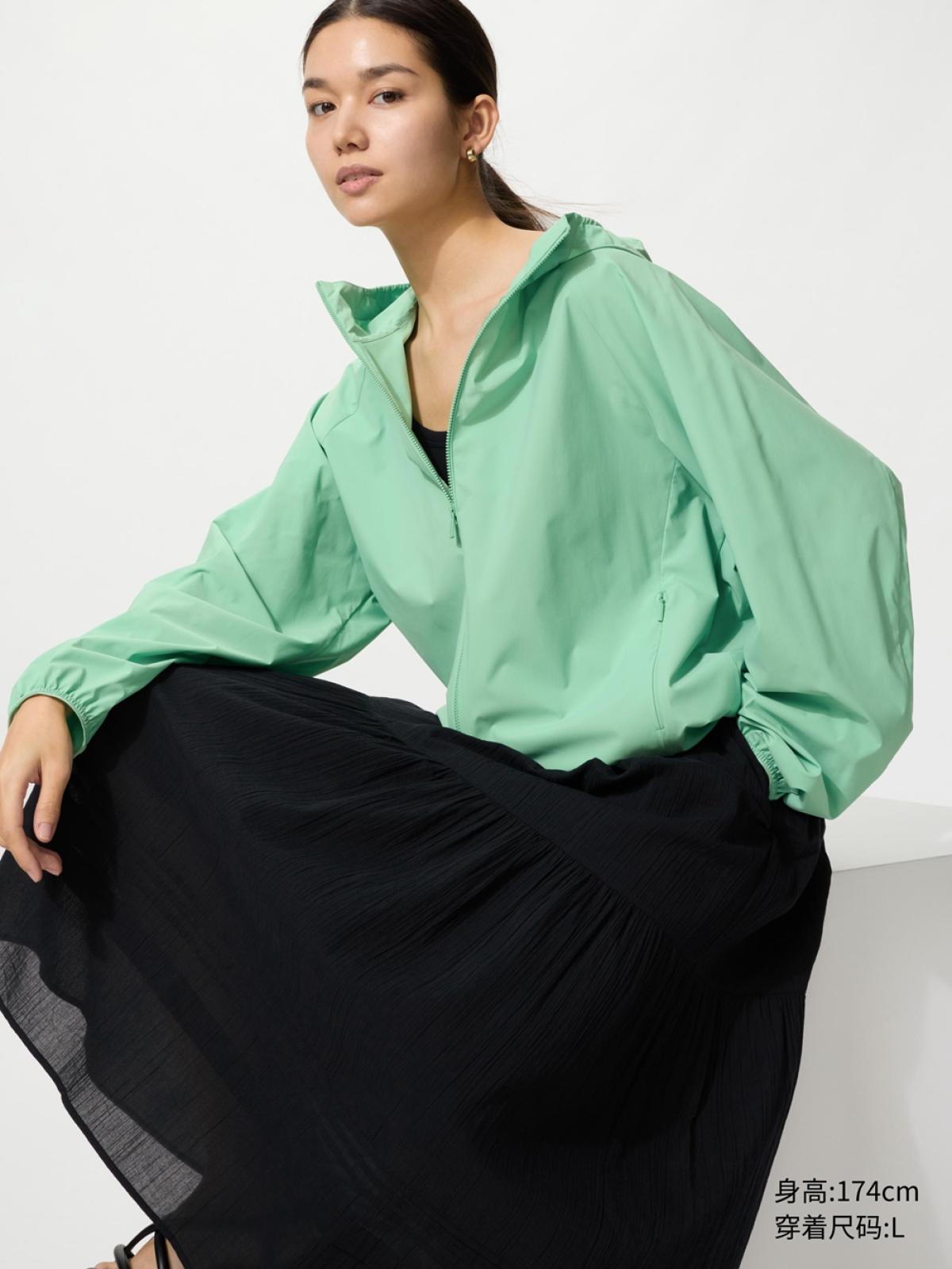 UNIQLO Складная куртка с капюшоном и защитой от ультрафиолета